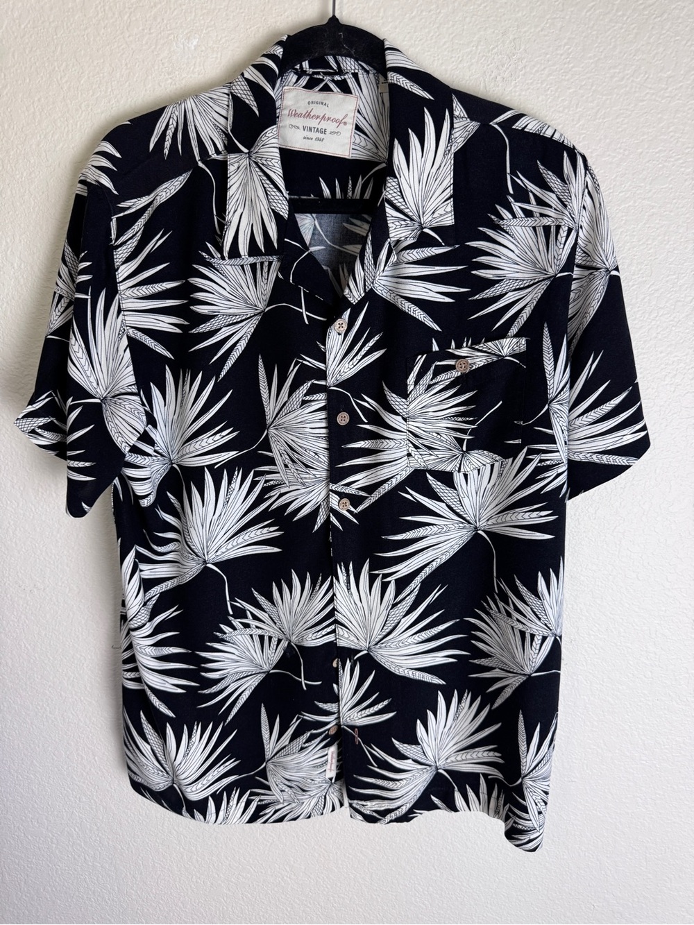 Weatherproof Vintage Men’s Black & White Palm Print Camp Shirt Size L